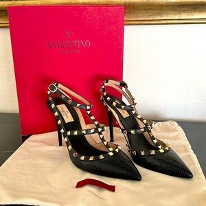 Valentino Black Snakeskin and Leather Rockstud Pumps Size 40